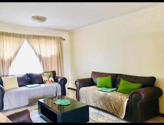 2 BEDROOM TOWNHOUSE FOR SALE IN ELANDSPARK